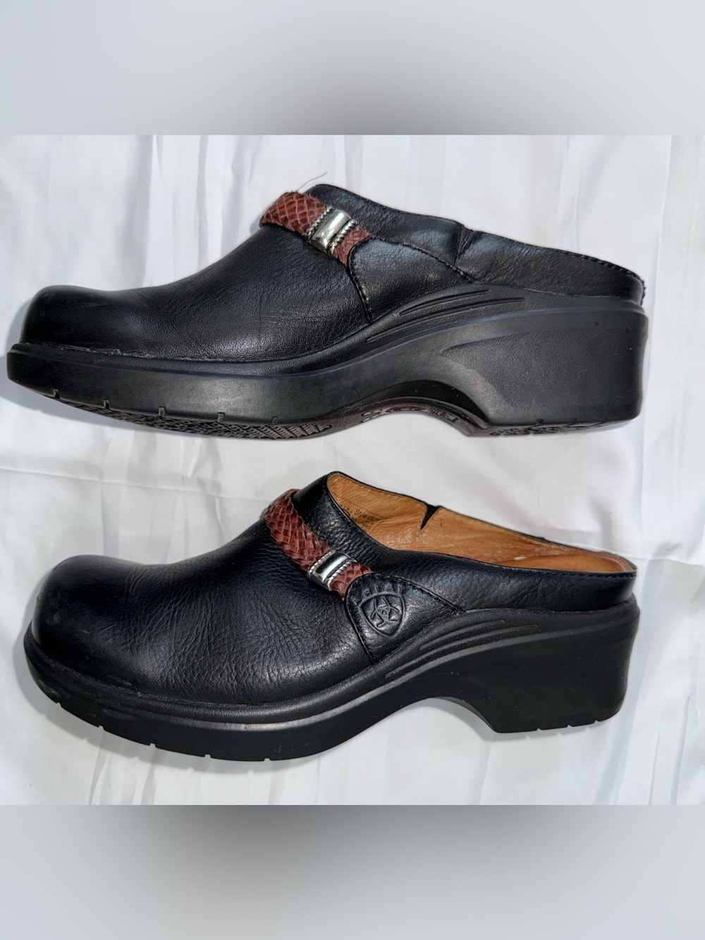 Ariat Black Leather Clogs Women’s 9 Slip-On with Brown Accent